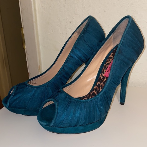 Vintage Betsey Johnson Winona heel - Picture 2 of 7